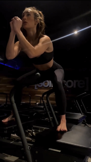Leah Van Dale feet photo thumbnail
