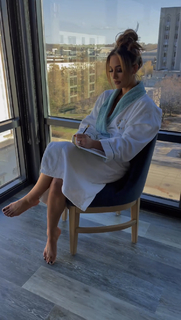 Leah Van Dale feet photo thumbnail