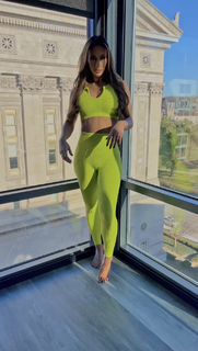 Leah Van Dale feet photo thumbnail