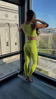 Leah Van Dale feet photo thumbnail