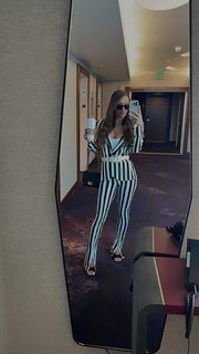 Leah Van Dale feet photo thumbnail