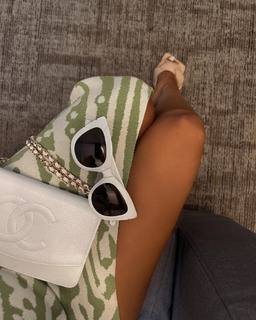 Leah Van Dale feet photo thumbnail