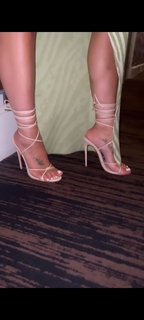 Leah Van Dale feet photo thumbnail