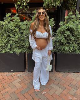 Leah Van Dale feet photo thumbnail