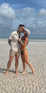 Leah Van Dale feet photo thumbnail