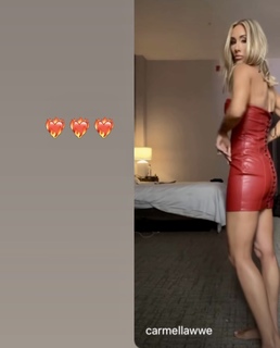 Leah Van Dale feet photo thumbnail
