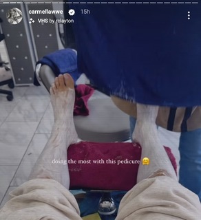 Leah Van Dale feet photo thumbnail