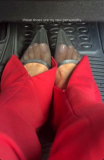 Leah Van Dale feet photo thumbnail