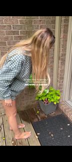 Leah Van Dale feet photo thumbnail