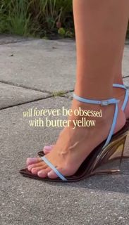 Leah Van Dale feet photo 1