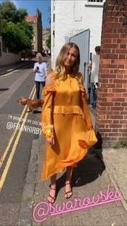 Leah Williamson feet photo thumbnail