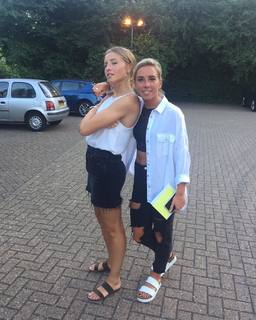 Leah Williamson feet photo thumbnail