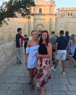 Leah Williamson feet photo thumbnail