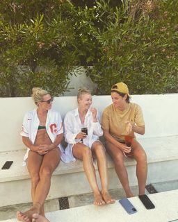 Leah Williamson feet photo thumbnail