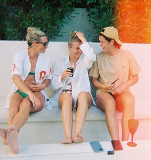 Leah Williamson feet photo thumbnail