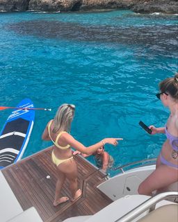 Leah Williamson feet photo thumbnail