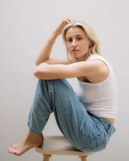 Leah Williamson feet photo thumbnail