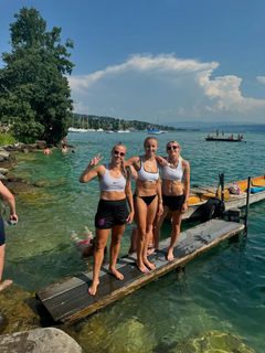 Leah Williamson feet photo thumbnail