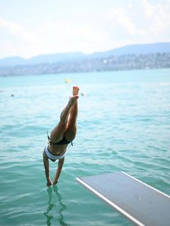 Leah Williamson feet photo thumbnail