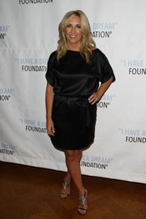 Lee Ann Womack feet photo 20