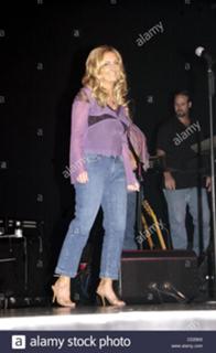 Lee Ann Womack feet photo 13