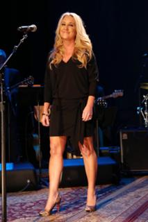 Lee Ann Womack feet photo 3
