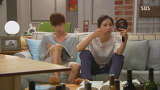 Lee Bo-young feet photo 3