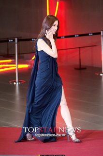 Lee Bo-young feet photo 6
