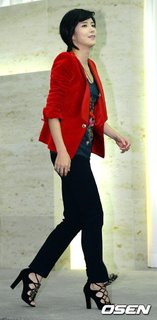 Lee Bo-young feet photo 20