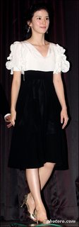 Lee Bo-young feet photo 9
