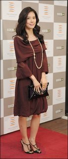 Lee Bo-young feet photo 8