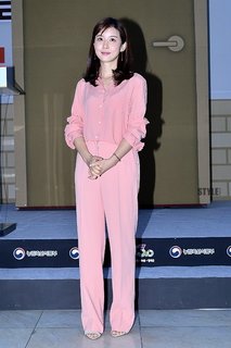 Lee Bo-young feet photo 19