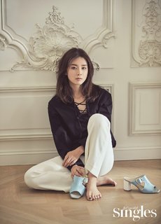 Lee Bo-young feet photo 16