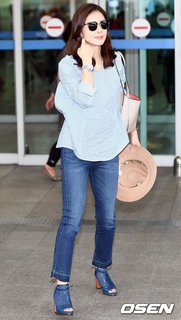 Lee Bo-young feet photo 10