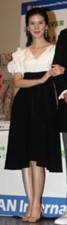 Lee Bo-young feet photo 15