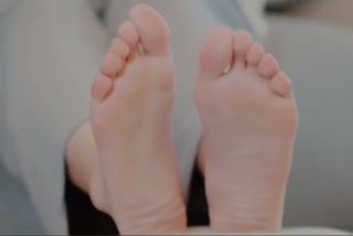 Lee Bo-young feet photo 1