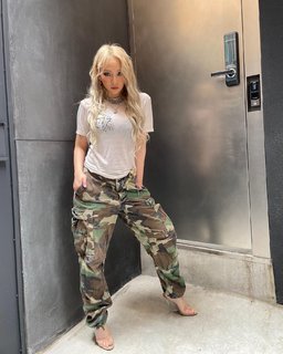 Lee Chae-rin feet photo 19