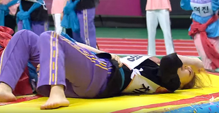 Lee Chae-ryeong feet photo 11