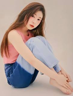 Lee Chae-ryeong feet photo 3