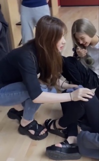 Lee Chae-ryeong feet photo 14