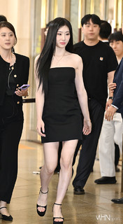 Lee Chae-ryeong feet photo 11