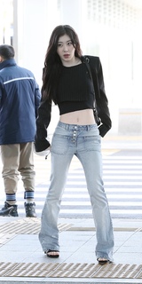 Lee Chae-ryeong feet photo 9