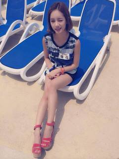 Lee Hyeri feet photo 16