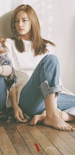 Lee Hyeri feet photo 10