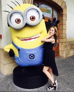 Lee Hyeri feet photo 2