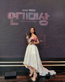 Lee Hyeri feet photo 9