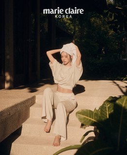 Lee Hyeri feet photo 3