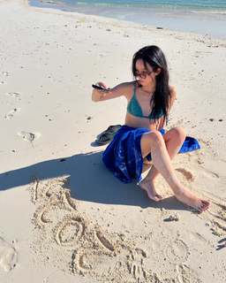 Lee Hyeri feet photo 15