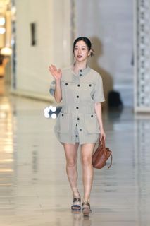 Lee Hyeri feet photo 4
