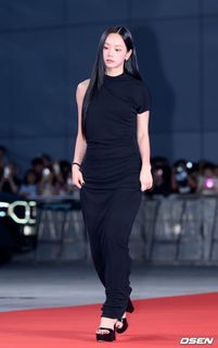 Lee Hyeri feet photo 13